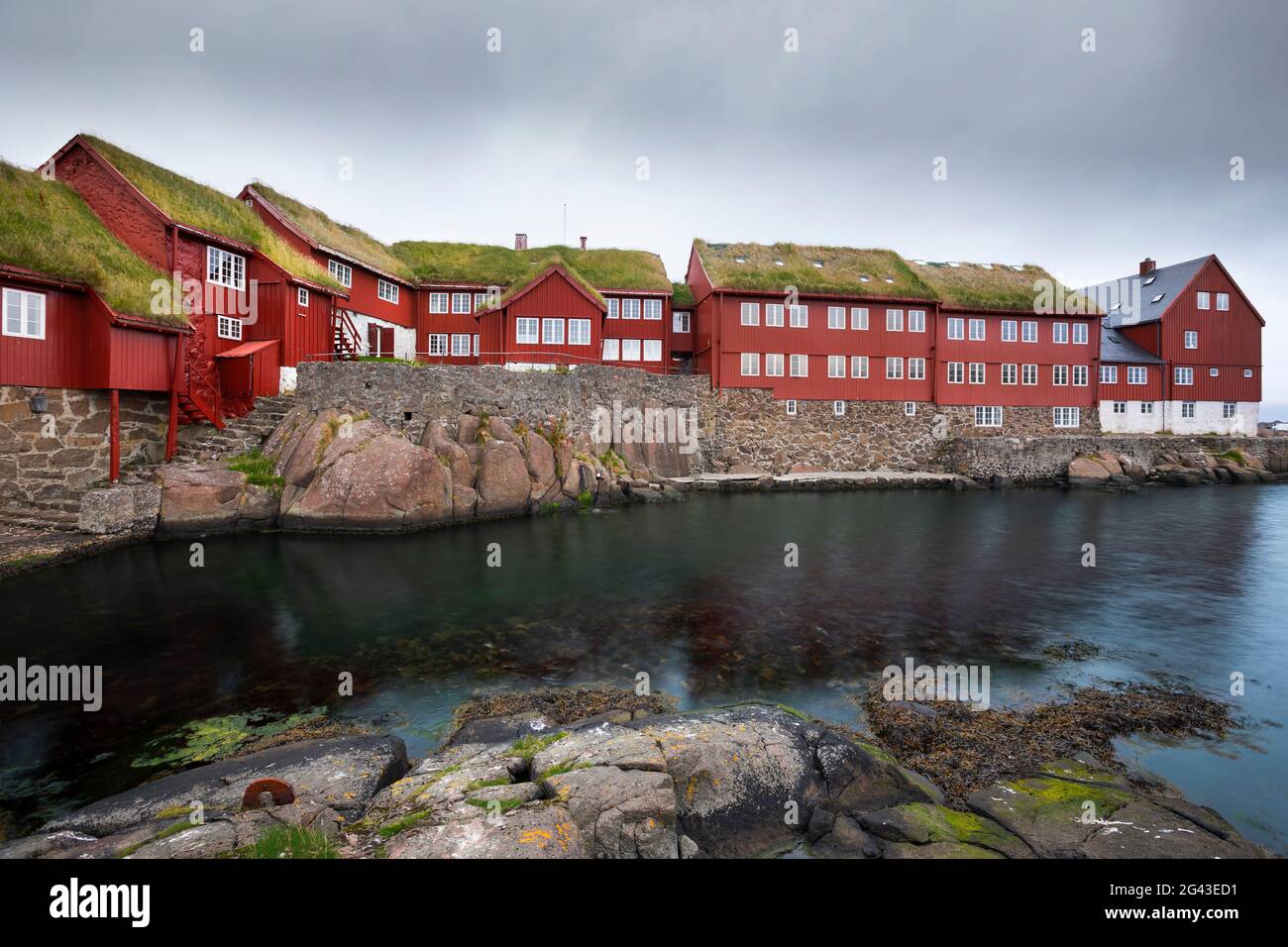 Bâtiments rouges dans le quartier gouvernemental de Tinganes dans la capitale Torshavn, îles Féroé Banque D'Images