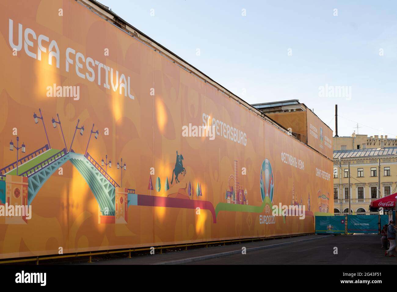 Énorme panneau d'affichage extérieur sur le mur dans la zone des fans de l'uefa euro 2020, championnat européen de football à Saint-Pétersbourg, Russie Banque D'Images