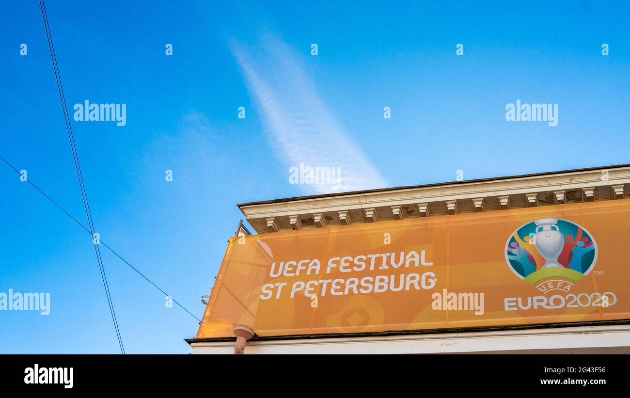 Énorme panneau d'affichage extérieur sur le mur dans la zone des fans de l'uefa euro 2020, championnat européen de football à Saint-Pétersbourg, Russie Banque D'Images