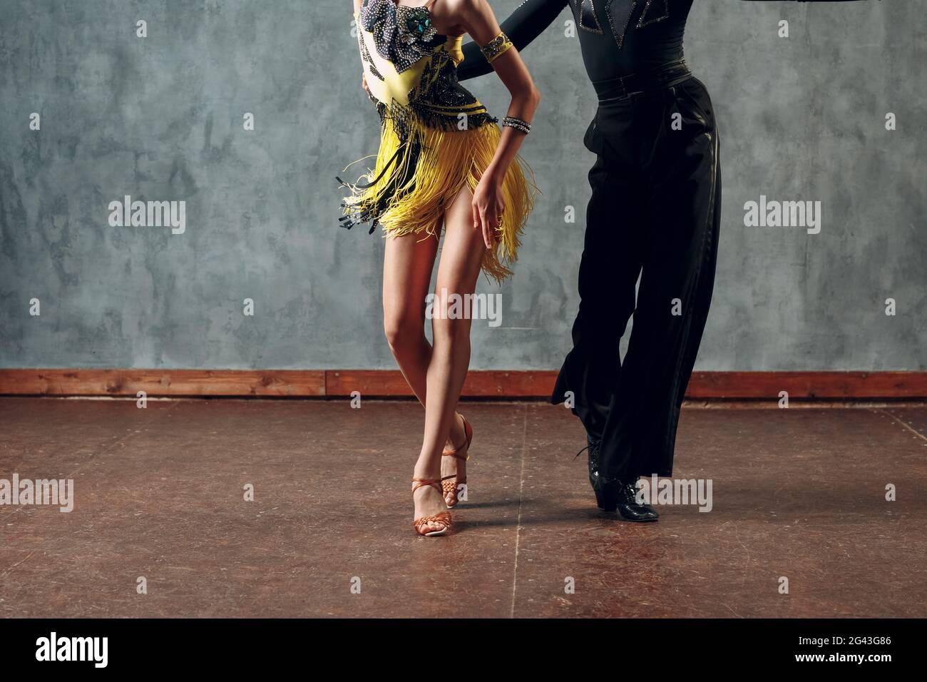 Élégante tenue de danse salsa pour femme, robe de bal professionnelle, moderne, valse, costume de compétition, tango, flamenco, Rouge, M