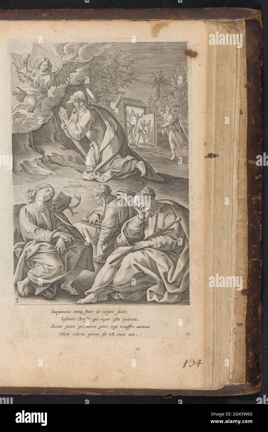 Christ dans la cour de Getemane; du Lyden et de passion Christi; passion du Christ; Den Grooten Figuer Bibel (...). Le Christ prie dans la cour de Getemane. Un ange apparaît du ciel avec un calice. Petrus, Johannes et Jacobus dorment au premier plan. En arrière-plan, Judas mène un groupe de soldats à travers la porte intérieure. Sous le spectacle un verset de quatre lignes en latin. En bas à droite des lettres : BB. Cette impression fait partie d'un album. Banque D'Images