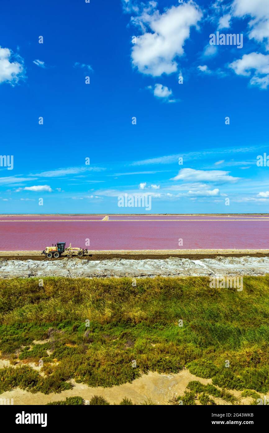 Production de sel sur le rivage Banque D'Images