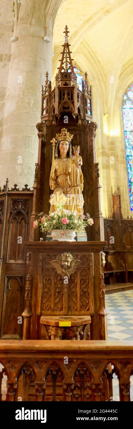 Statue de la Vierge Marie à l'intérieur de la chapelle notre-Dame de Quelven, Quern, Morbihan, Bretagne, France Banque D'Images