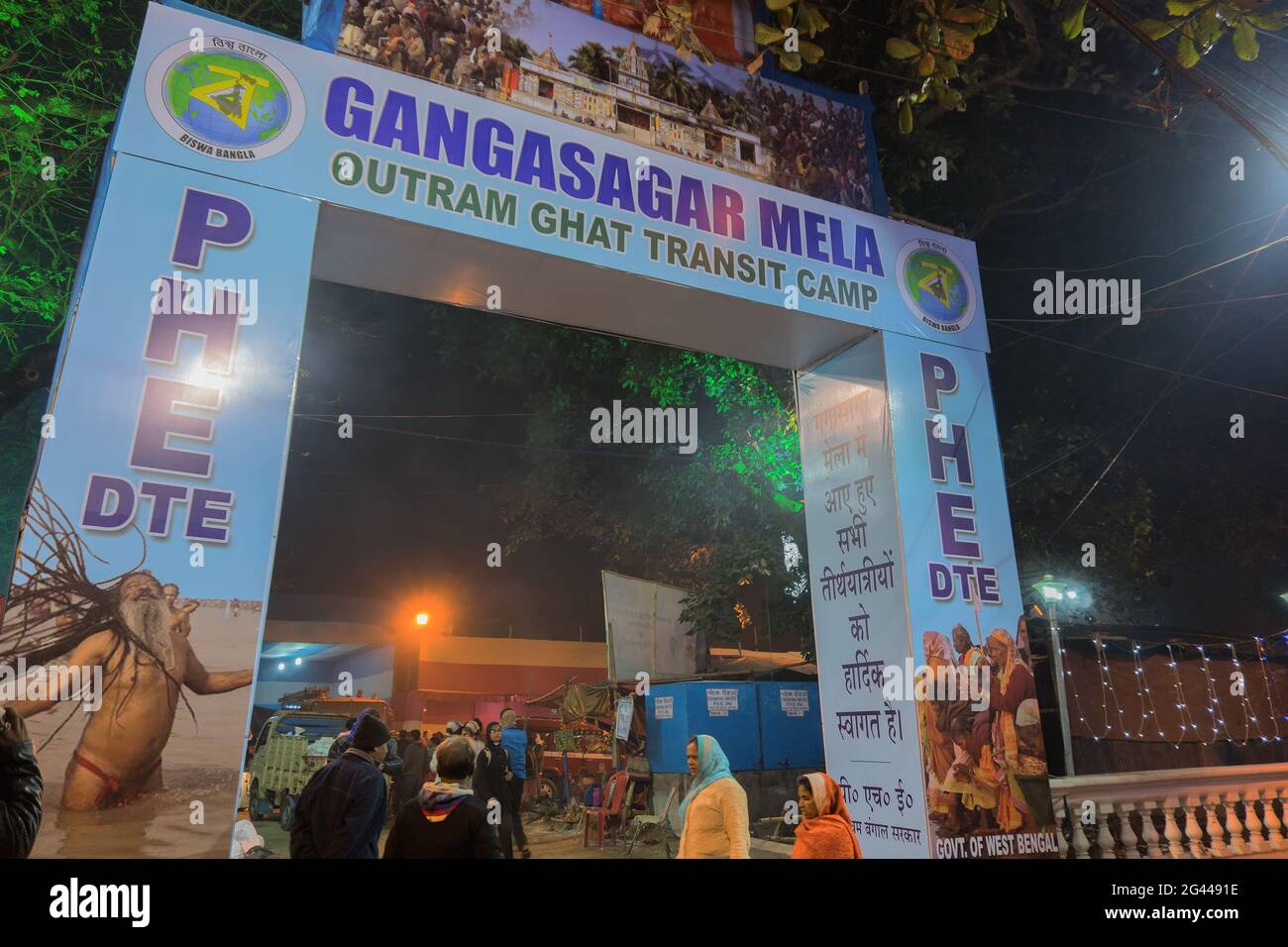 BABUGHAT, KOLKATA, BENGALE-OCCIDENTAL / INDE - 9 JANVIER 2018 : Camp de transit pour Gangasagar pour Makar Sankranti (baignade sainte au Gange). Tir agsin Banque D'Images