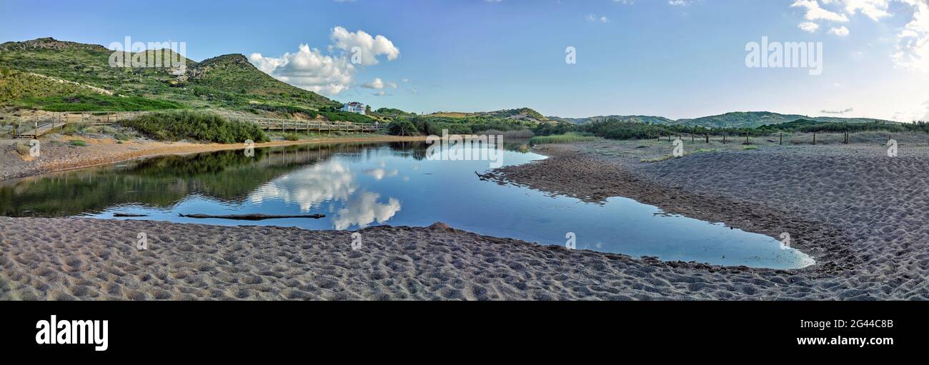 Paysage avec vue sur la plage de Binimel-la, Minorque, Espagne Banque D'Images