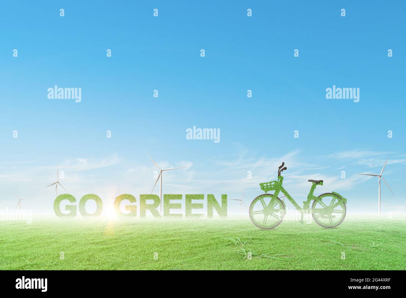 Vélo vert pour passer au vert sur le champ de l'éolienne avec fond bleu ciel. Concept écologique. Banque D'Images