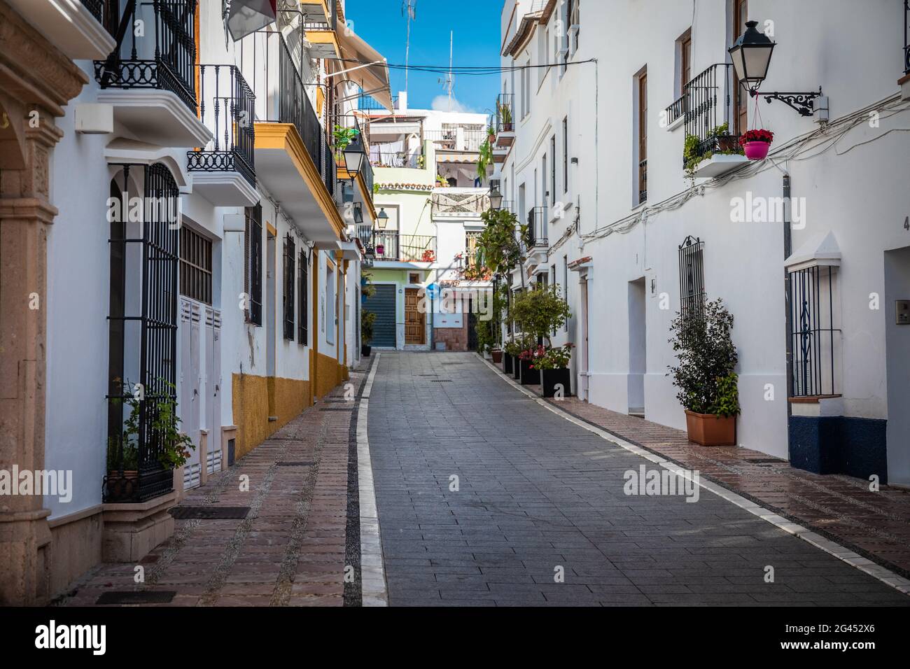 Petite rue typique de la vieille ville de Marbella, Espagne Banque D'Images