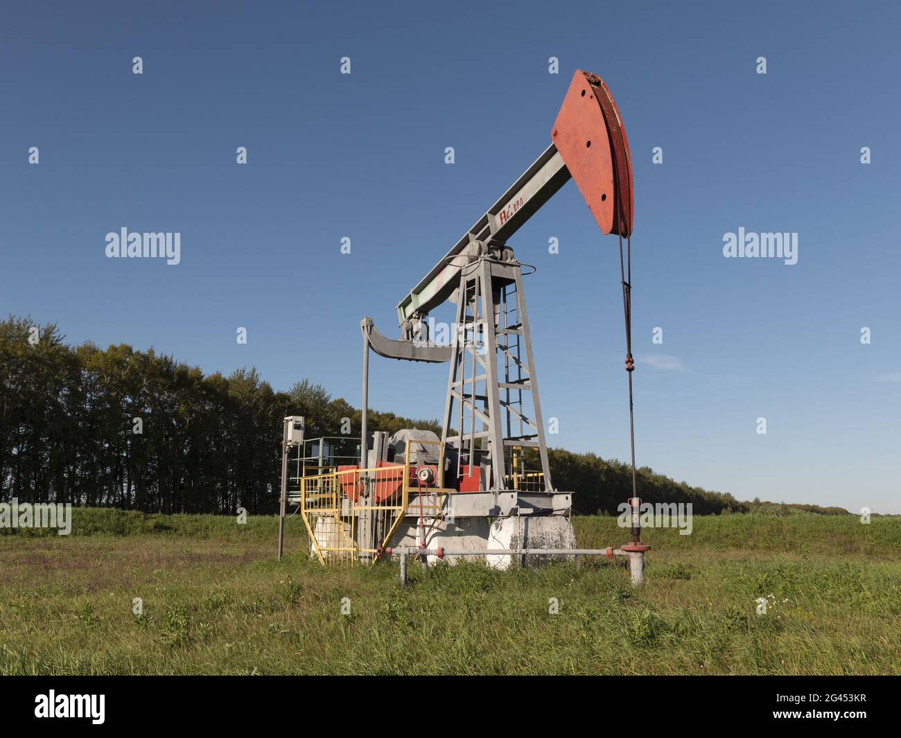 Pumpjack huile. Matériel pour l'industrie pétrolière. Banque D'Images