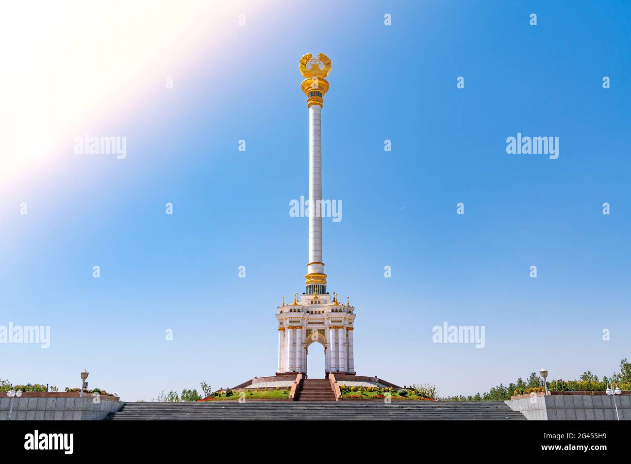 Le Monument de l'indépendance à l'intérieur du parc Rudaki, dans la capitale du Tadjikistan, Douchanbé Banque D'Images