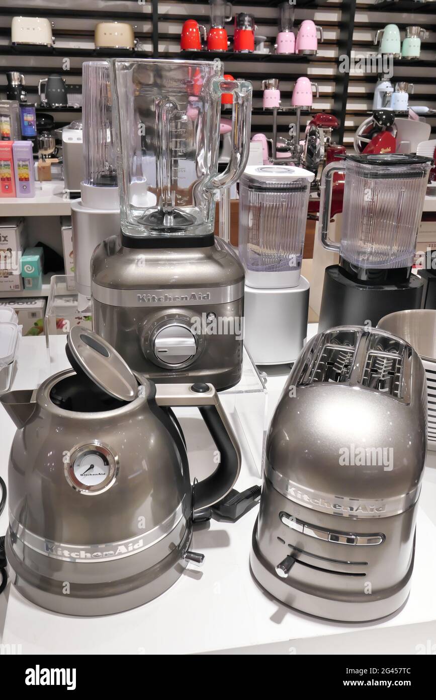 APPAREILS ÉLECTROMÉNAGERS KITCHENAID EXPOSÉS À L'INTÉRIEUR DU MAGASIN DE MODE RINASCENTE Banque D'Images