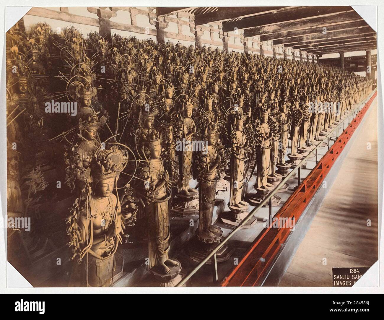 Images dans le temple de Sanjusangen à Kyoto; Sanjiu Sango Images à Kioto. Partie de l'album avec 69 photos d'un voyage à travers le Japon. Banque D'Images