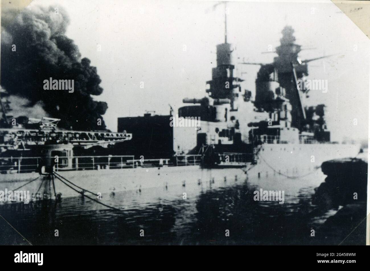 Événements: Deuxième Guerre mondiale / Seconde Guerre mondiale, France, scutling de la flotte française à Toulon, 27.11.1942, navires de guerre endommagés Strasbourg Banque D'Images