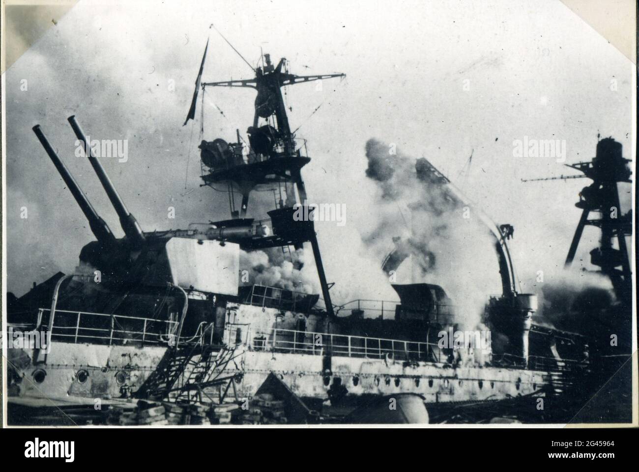 Événements : Seconde Guerre mondiale / Seconde Guerre mondiale, France, scutling de la flotte française à Toulon, 27.11.1942, navires de guerre endommagés Banque D'Images