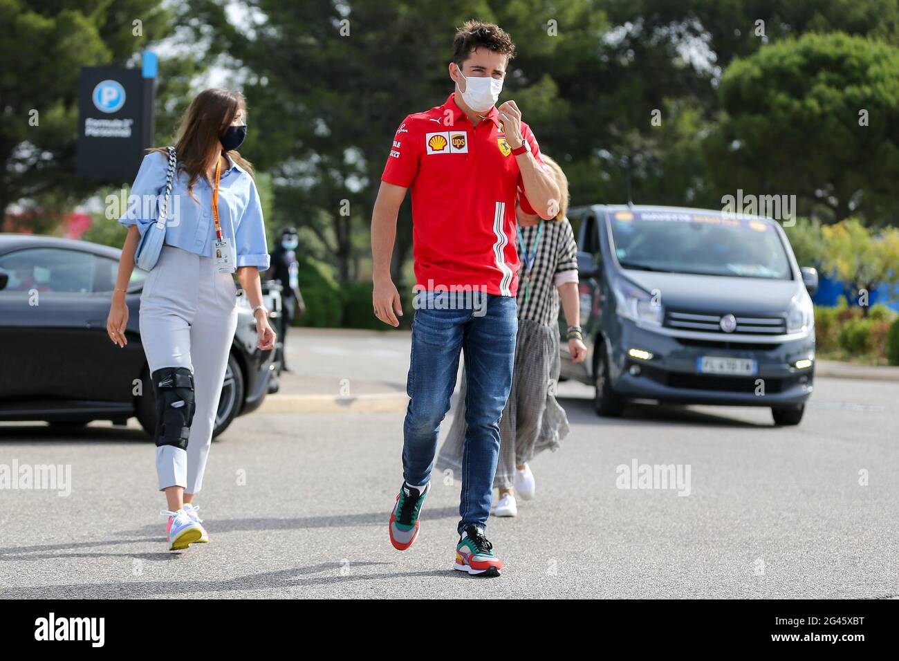 Le Castellet, France . 19 juin 2021. Charles Leclerc (mon), Scuderia Ferrari SF21 arrivée voiture avec petite amie Charlotte sine pendant la Formule 1 Emirates Grand Prix de France 2021 au circuit Paul Ricard, le Castellet, France le 19 juin 2021 crédit: Phil Duncan chaque seconde Media/Alay Live News Banque D'Images