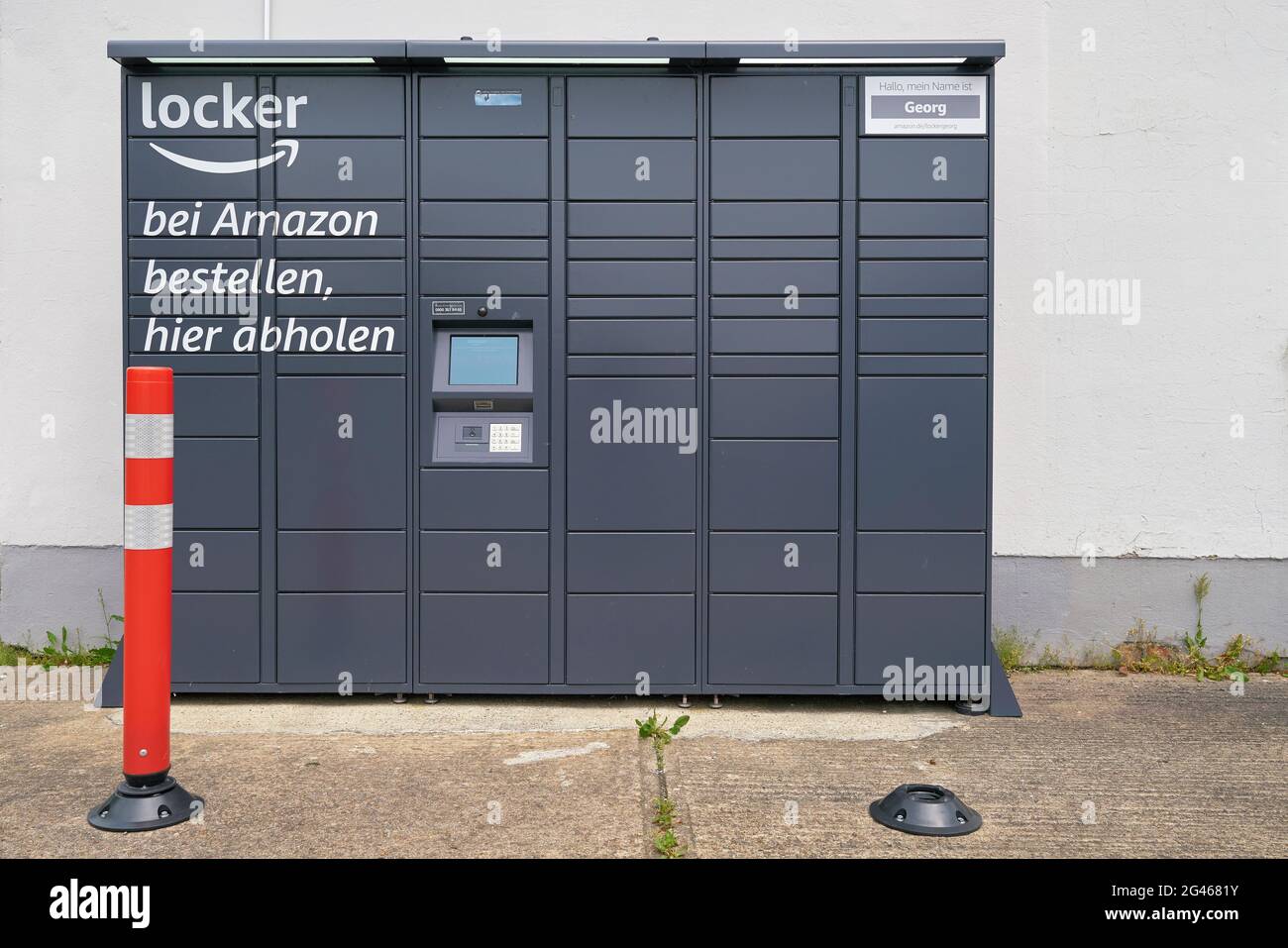 Amazon Locker poste de ramassage avec des casiers pour les colis de la compagnie de vente par correspondance Amazon dans le centre de Magdeburg en Allemagne Banque D'Images