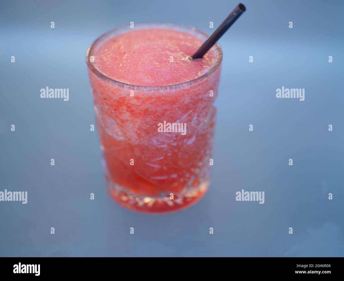Daiquiri aux fraises surgelées un cocktail tropical savoureux et désaltérant Banque D'Images