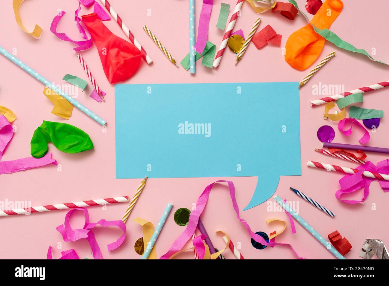 Collections de fête colorées, fêtes de fête flashy, kit de festival lumineux, dîner surprise anniversaire, Ba anniversaire de mariage Banque D'Images