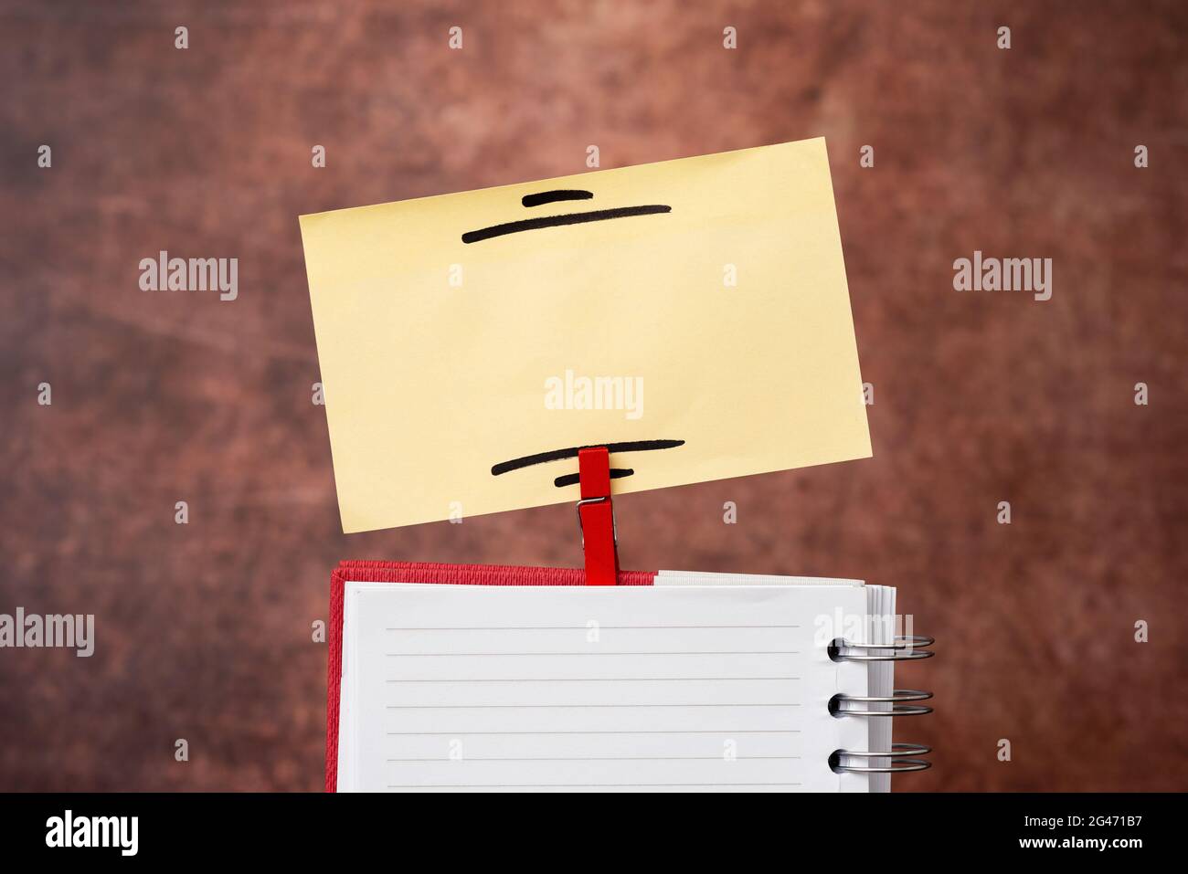 Remue-méninges Solutions pour les nouvelles idées réponses, recherche d'indices, présentation de détails importants, réflexion de nouvelles idées, questions, A Banque D'Images