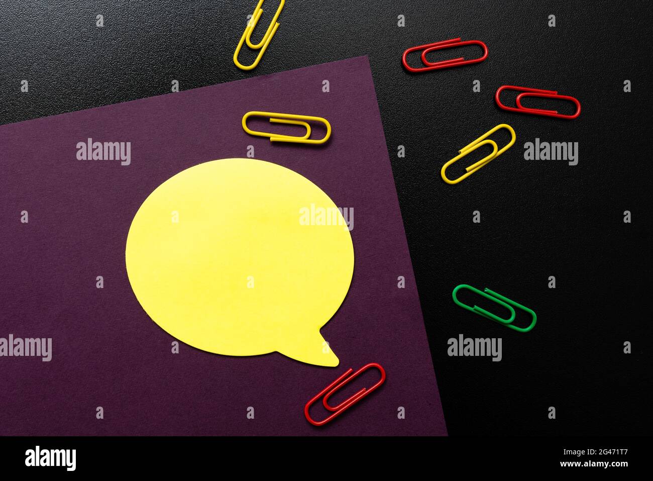 Penser de nouvelles idées brillantes, renouveler l'inspiration de la créativité, nouvelles opportunités, environnement de travail, plans de remue-méninges, N° d'écriture Banque D'Images