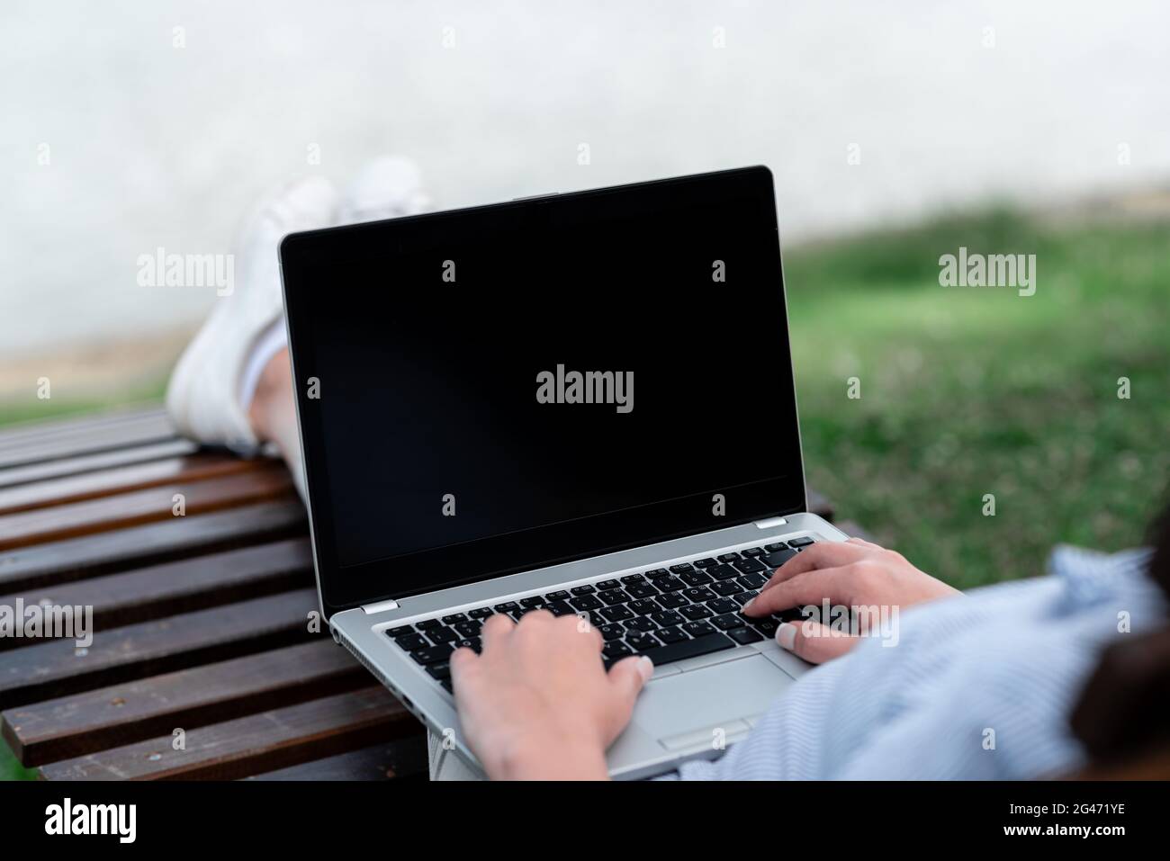 Travaux en ligne travail à distance connecter des personnes entre elles, appels voix/vidéo, équipement de communication, dispositif de dépannage, G Banque D'Images