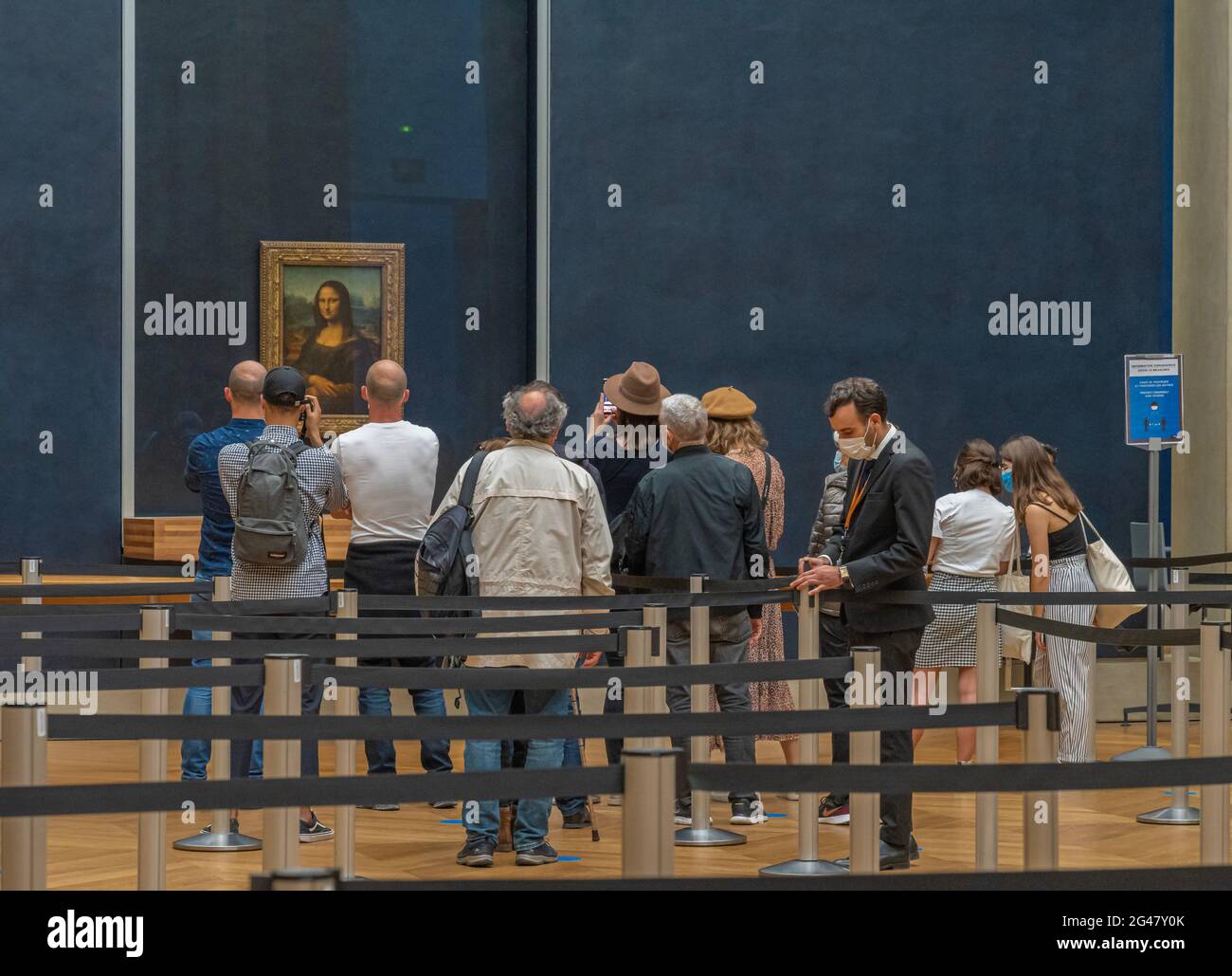 Paris, France - 21 05 2021 : Musée du Louvre. Aile Denon. Les ruelles avec peintures et sculptures à l'intérieur du musée du Louvre Banque D'Images