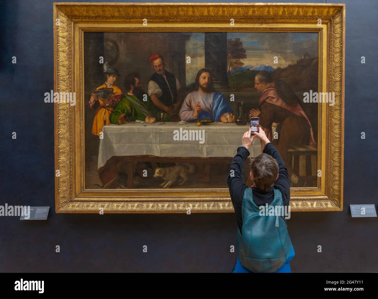 Paris, France - 21 05 2021 : Musée du Louvre. Aile Denon. Les ruelles avec peintures et sculptures à l'intérieur du musée du Louvre Banque D'Images