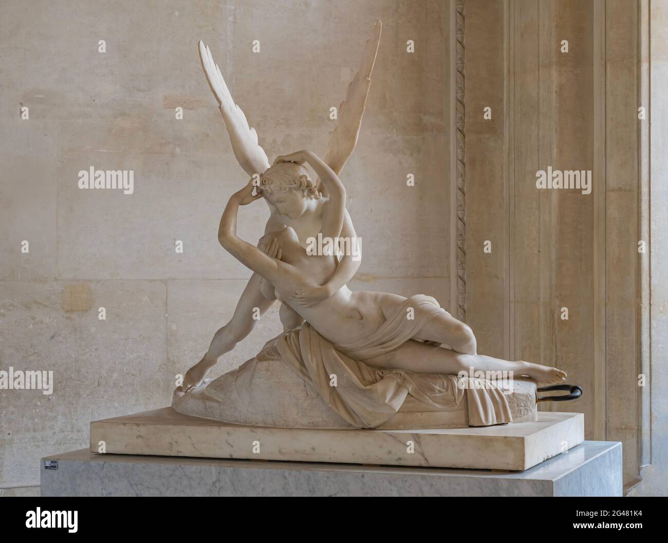 Paris, France - 21 05 2021 : Musée du Louvre. Aile Denon. Les ruelles avec peintures et sculptures à l'intérieur du musée du Louvre Banque D'Images