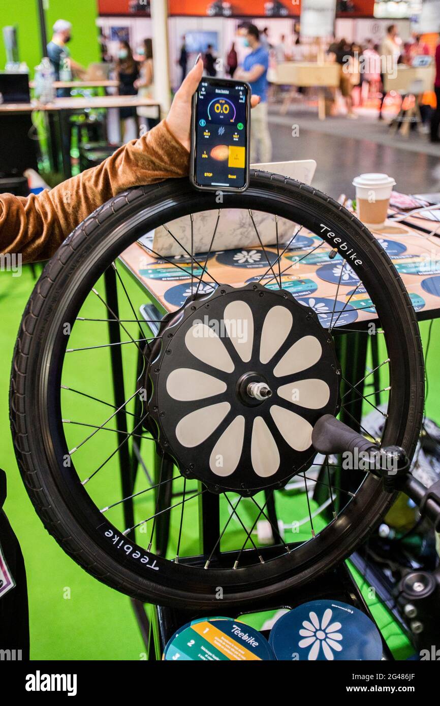 TEEBIKE, roue électrique avec moteur et batterie intégrée - technologie  Viva 5e édition. VivaTech 2021 est le rendez-vous mondial des startups et  des leaders pour célébrer l'innovation. C'est un rassemblement des esprits,