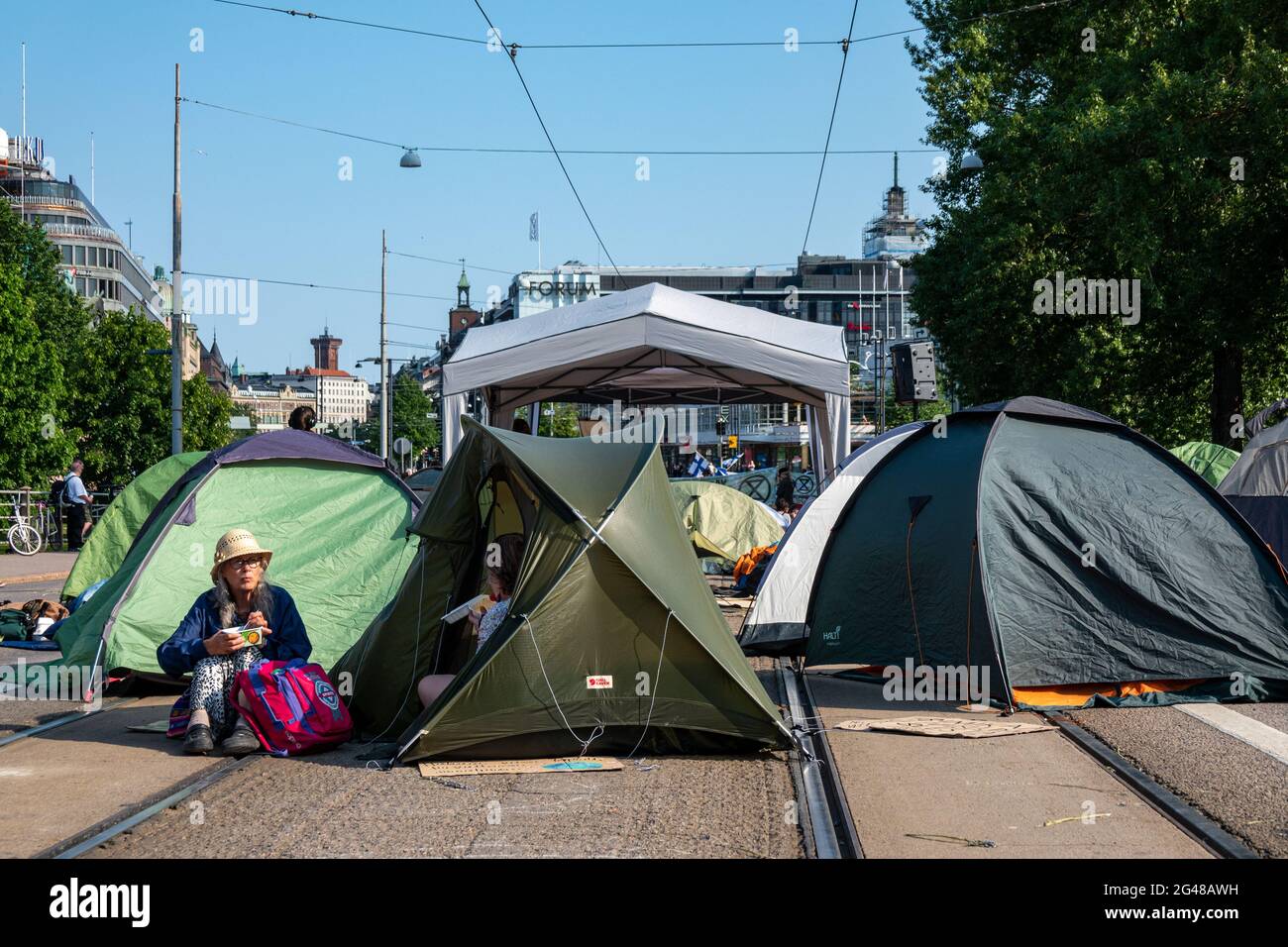 Elokapina ou extinction Rebellion Finlande tente camp bloquant Mannerheimintie pour protester contre le changement climatique à Helsinki, Finlande Banque D'Images
