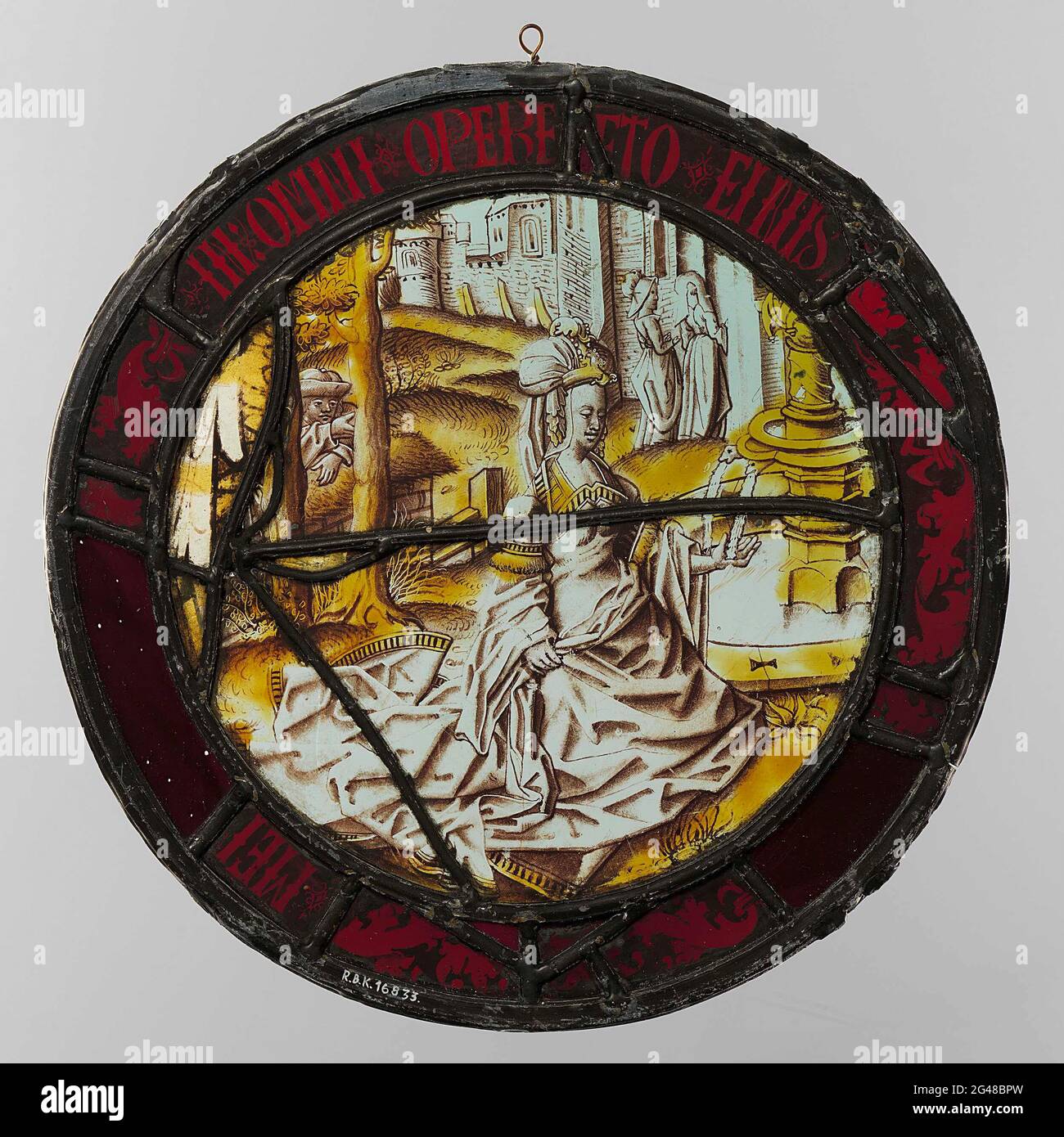 Place avec une représentation de la Kuise Suzanna (Suzanna et Daniel). Une fenêtre ronde en vitraux représentant le Kuise Suzanna (Suzanna et Daniel). Banque D'Images