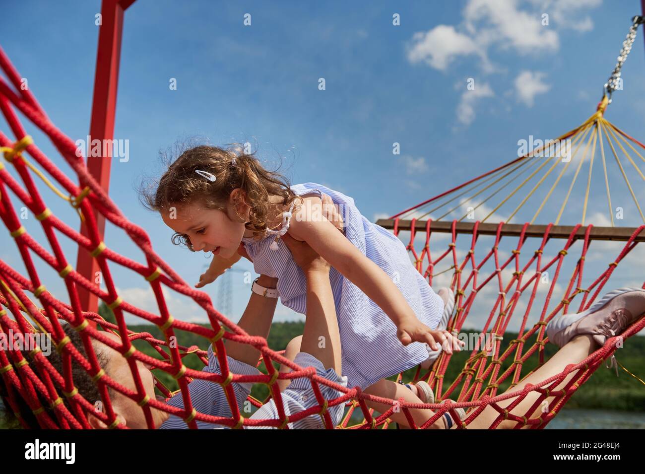 Mere Et Fille A L Avion En Lumiere Naturelle Studio Photo Stock Alamy Mere Et Fille A L Avion En Lumiere Naturelle Studio Photo Stock Alamy