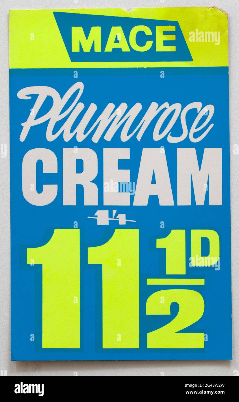 Carte d'affichage des prix de la boutique vintage des années 1960 - crème Plumprose Banque D'Images
