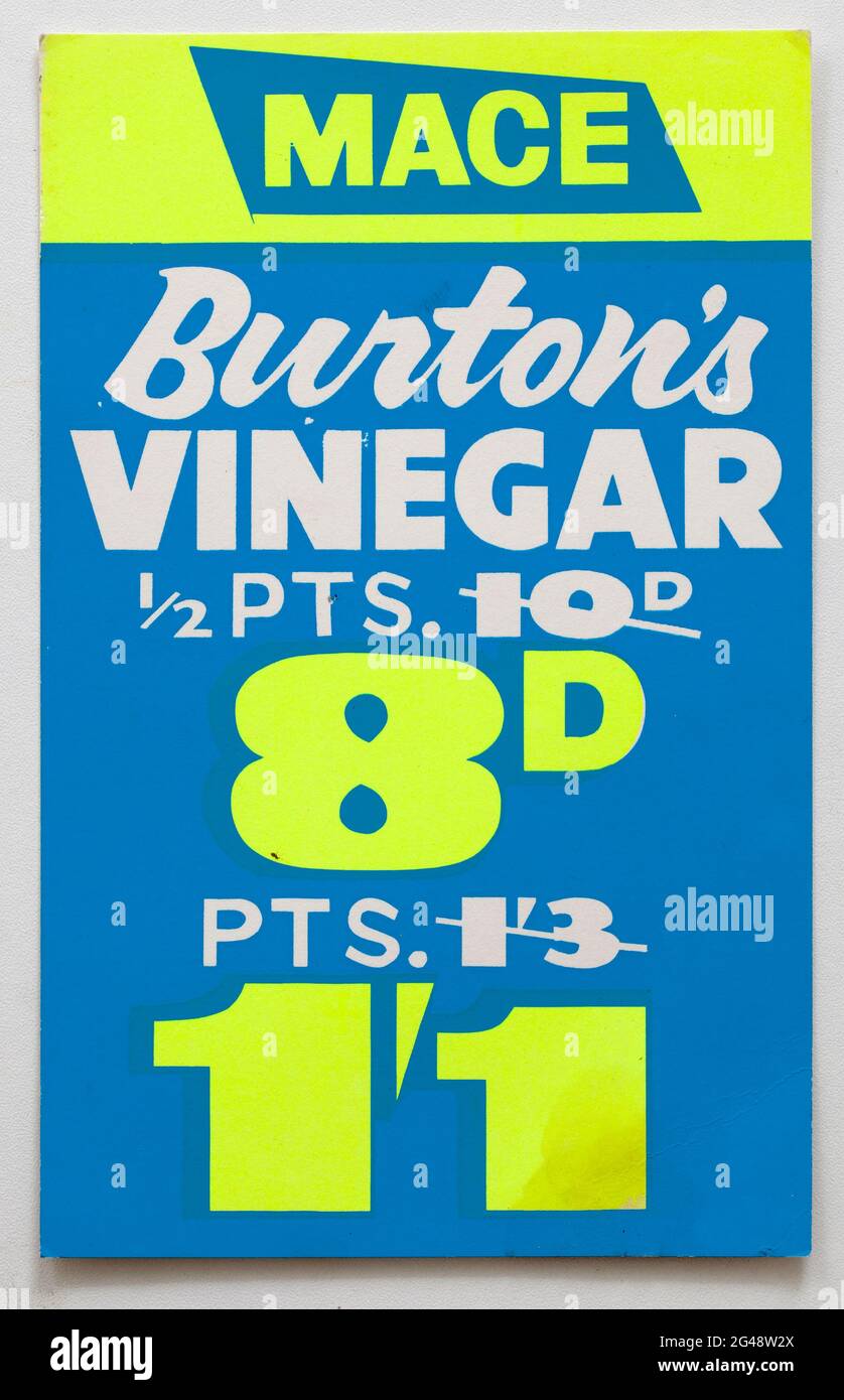 Carte d'affichage des prix de la boutique vintage des années 1960 - vinaigre de Burtons Banque D'Images