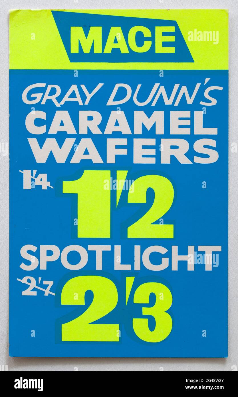 Carte de présentation des prix de la boutique vintage des années 1960 - gaufrettes grises au caramel Dunns Banque D'Images