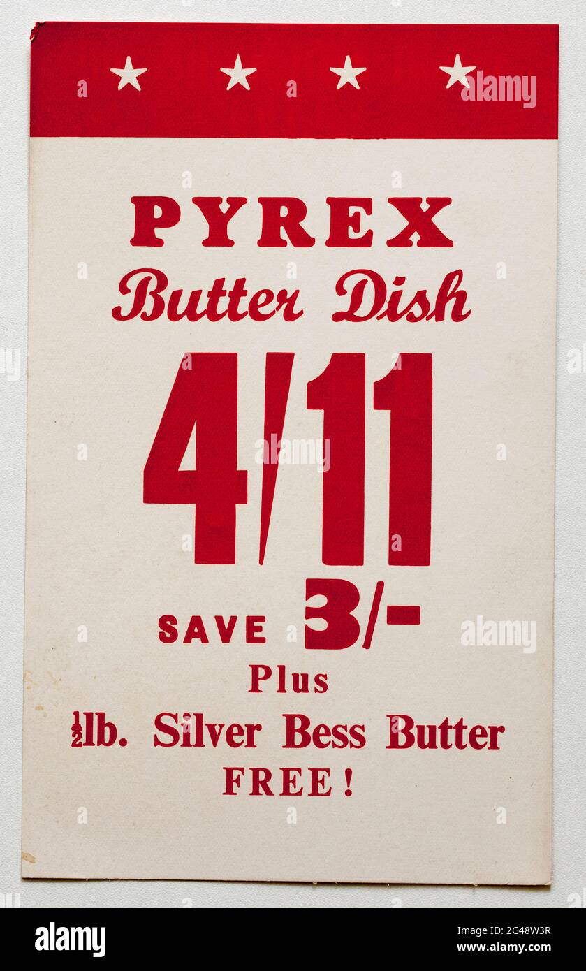 Vintage années 1960 carte d'affichage des prix de boutique - plat au beurre de Pyrex Banque D'Images