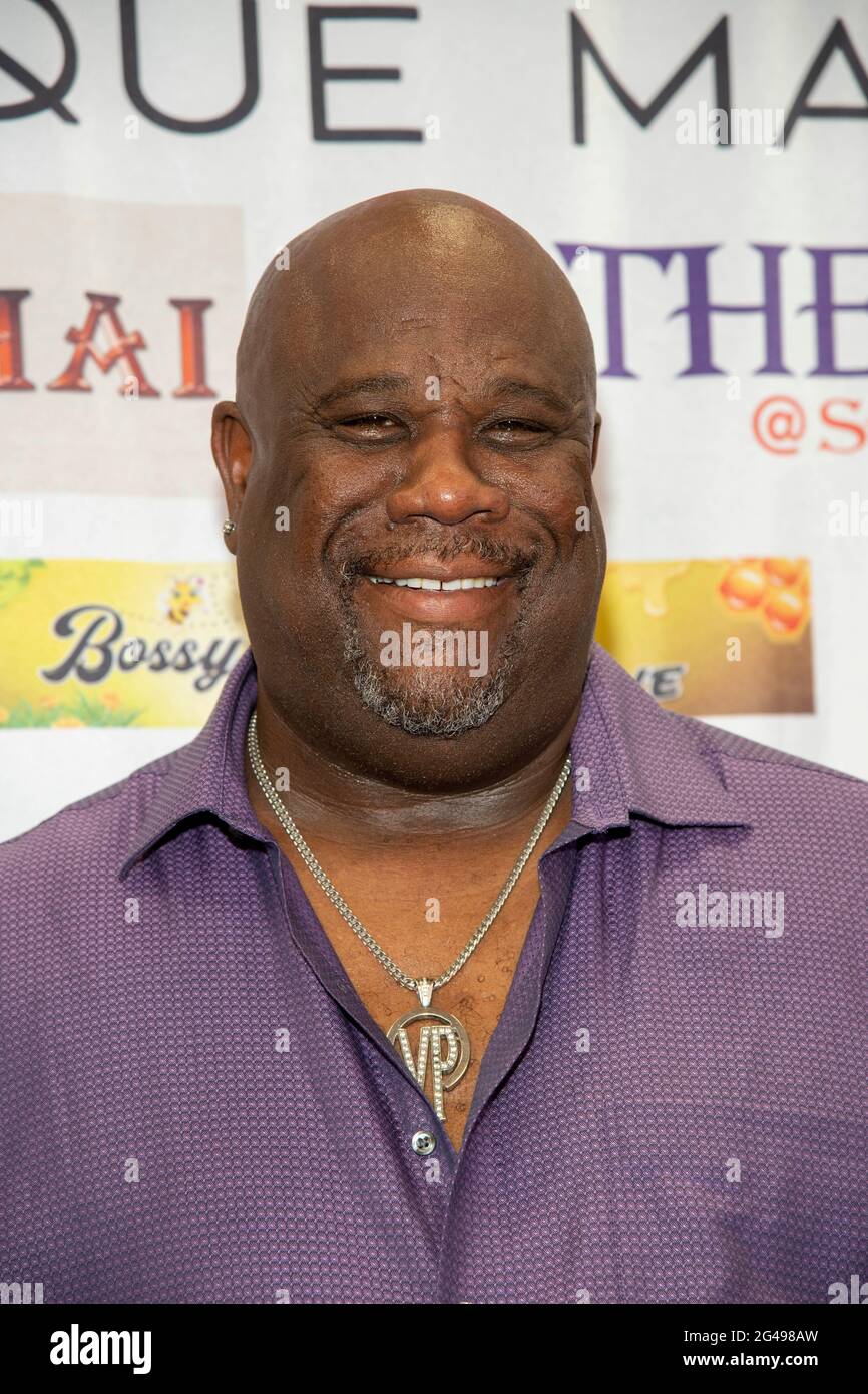 Lancaster, États-Unis. 19 juin 2021. L'écrivain Joe Jones assiste à l'ouverture officielle de la barre de Sushi lors de la célébration annuelle de la dix-septième célébration au sol Plaza Boutique Mall, Lancaster, CA le 19 juin 2021 crédit: Eugene Powers/Alay Live News Banque D'Images