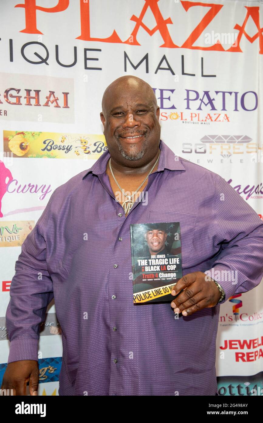 Lancaster, États-Unis. 19 juin 2021. L'écrivain Joe Jones assiste à l'ouverture officielle de la barre de Sushi lors de la célébration annuelle de la dix-septième célébration au sol Plaza Boutique Mall, Lancaster, CA le 19 juin 2021 crédit: Eugene Powers/Alay Live News Banque D'Images