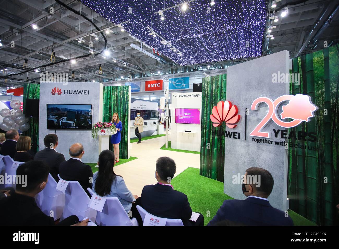 Minsk. Biélorussie - 01.06.2021 : stand de la société internationale Huawei dans le cadre de l'exposition Tibo 2021 à Minsk. Banque D'Images