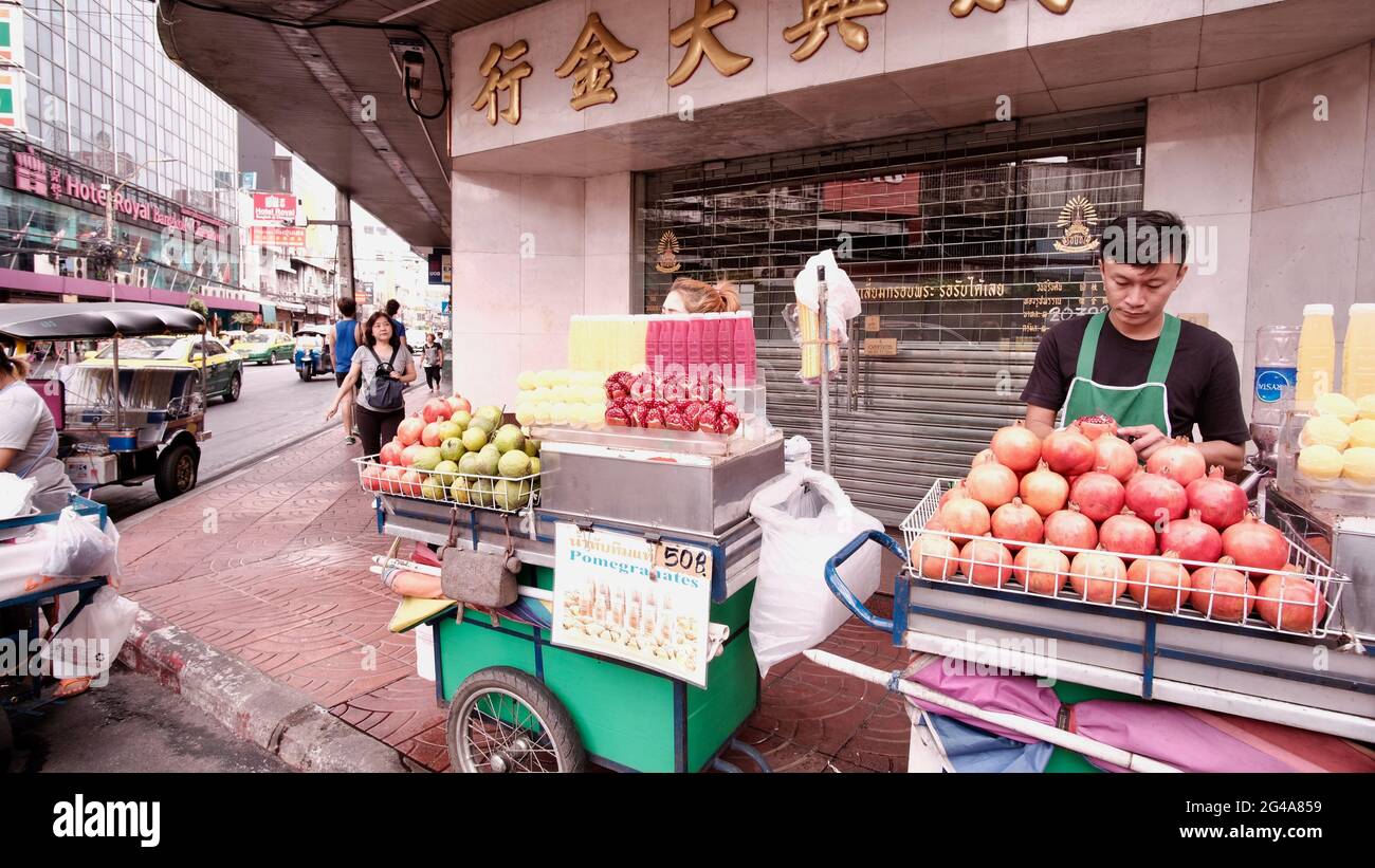 Vendeurs de nourriture vendeurs de rue dans Chinatown Bangkok Thaïlande Banque D'Images
