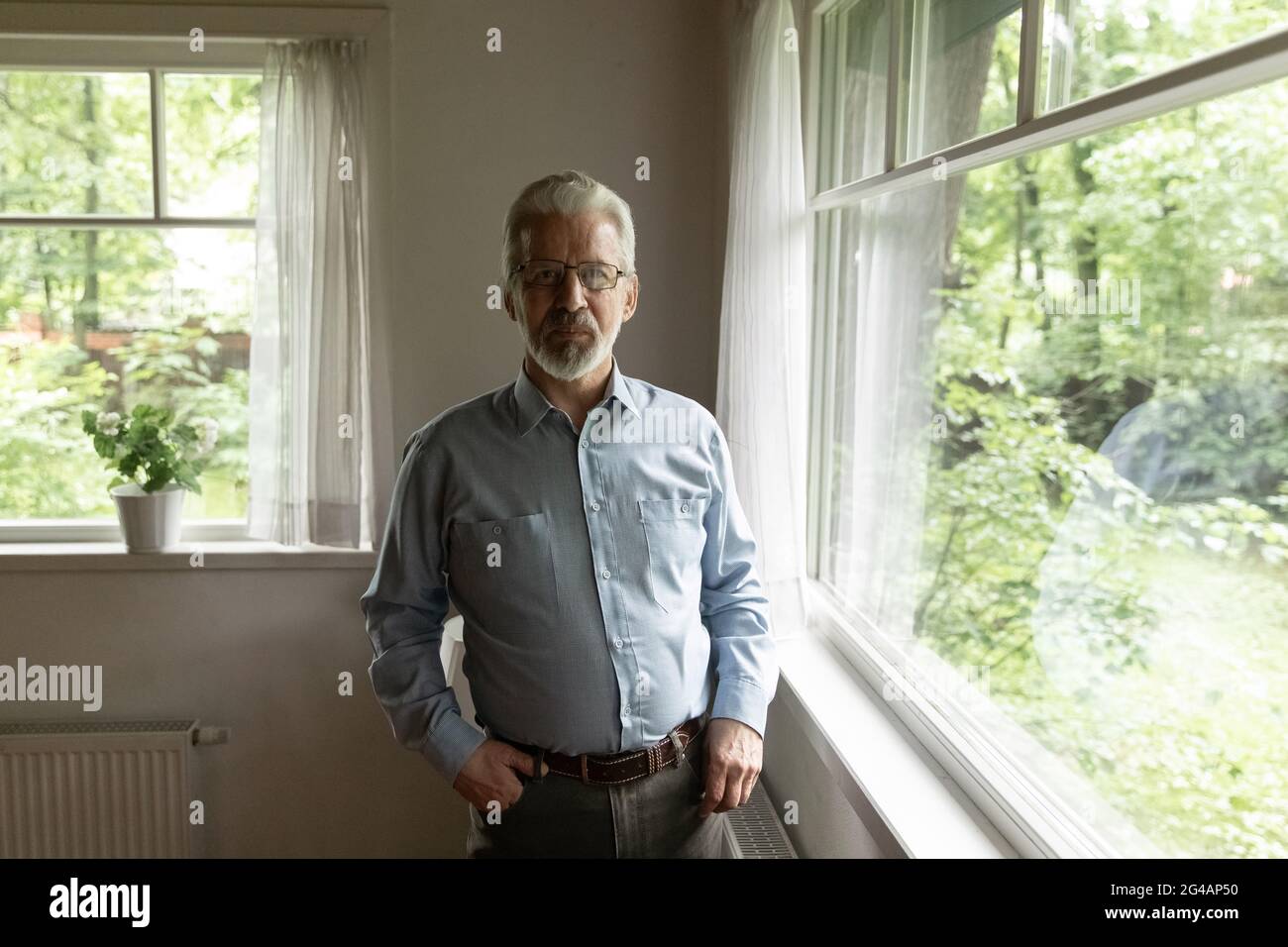 Portrait d'un homme de race blanche mature et en bonne santé à la maison Banque D'Images