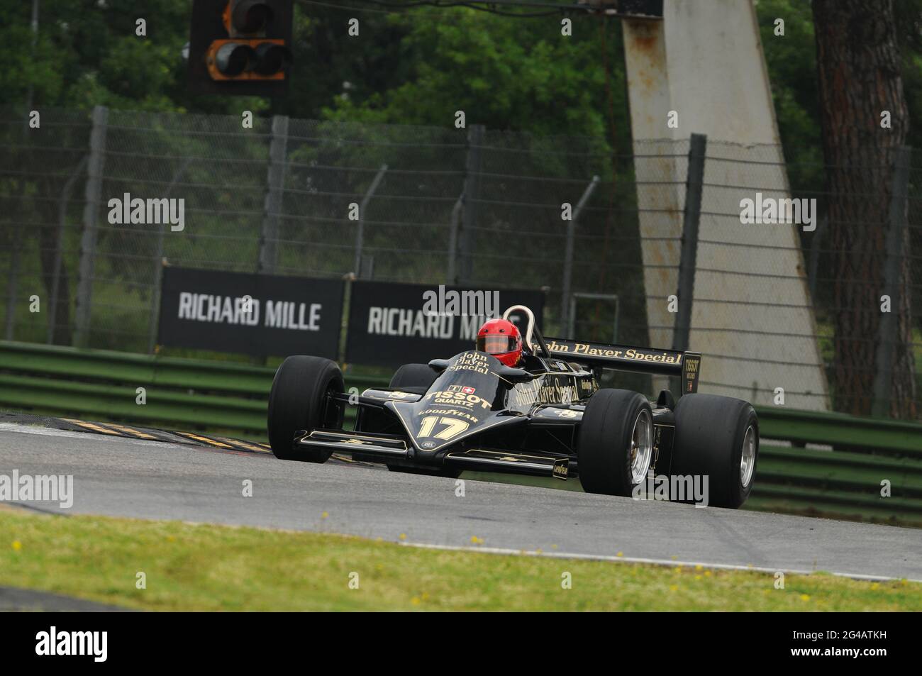 Imola, 6 juin 2012: Course inconnue sur Classic F1 car 1982 Lotus 87 ex Elio de Angelis - Nigel Mansell pendant la pratique d'Imola Classic 2012 sur Imola Circ Banque D'Images