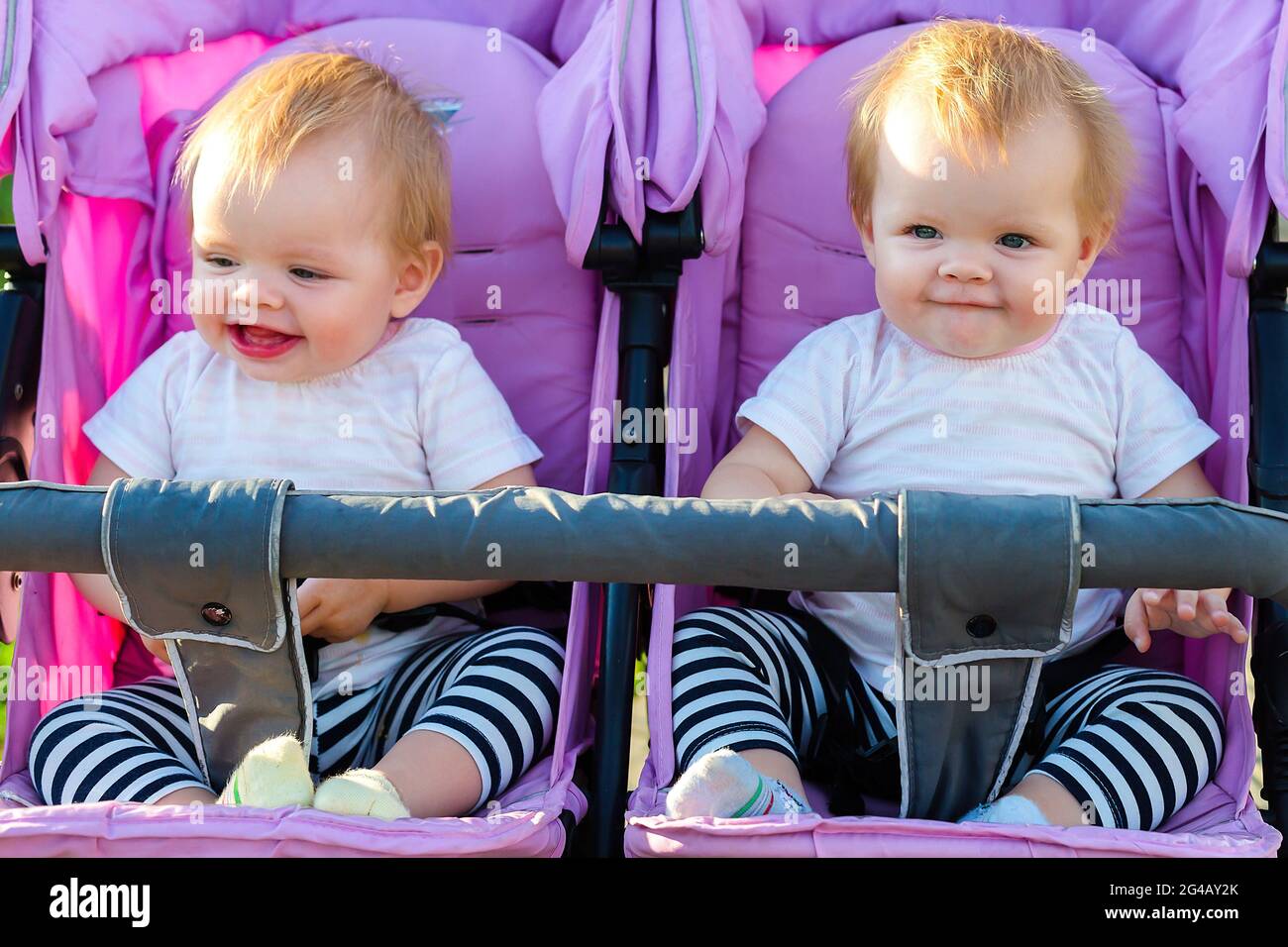 Bebes Jumeaux Banque D Image Et Photos Alamy Bebes Jumeaux Banque D Image Et Photos Alamy