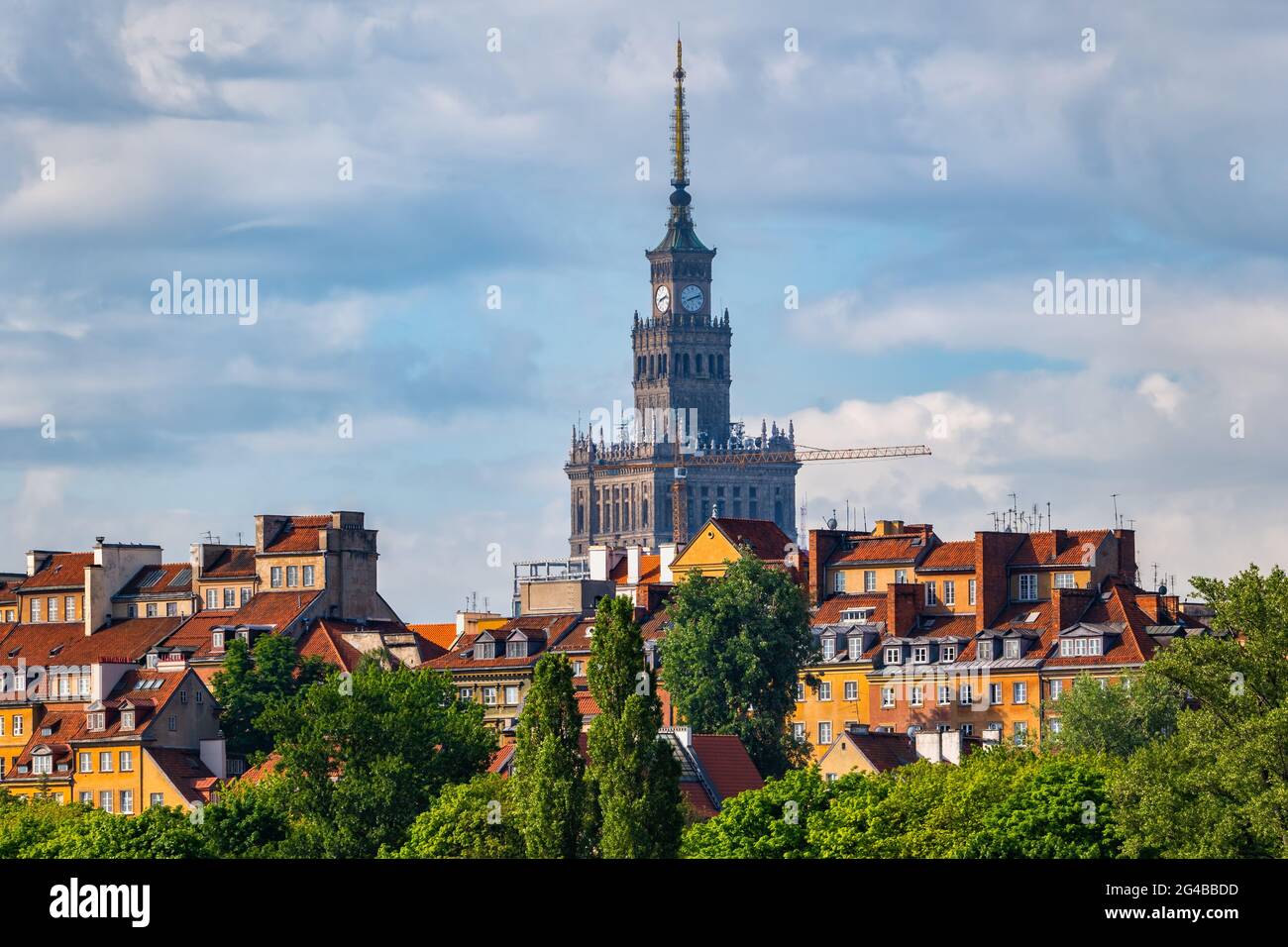 Horizon de la ville de Varsovie, capitale de la Pologne, maisons de la vieille ville avec Palais de la Culture et de la Science au milieu. Banque D'Images