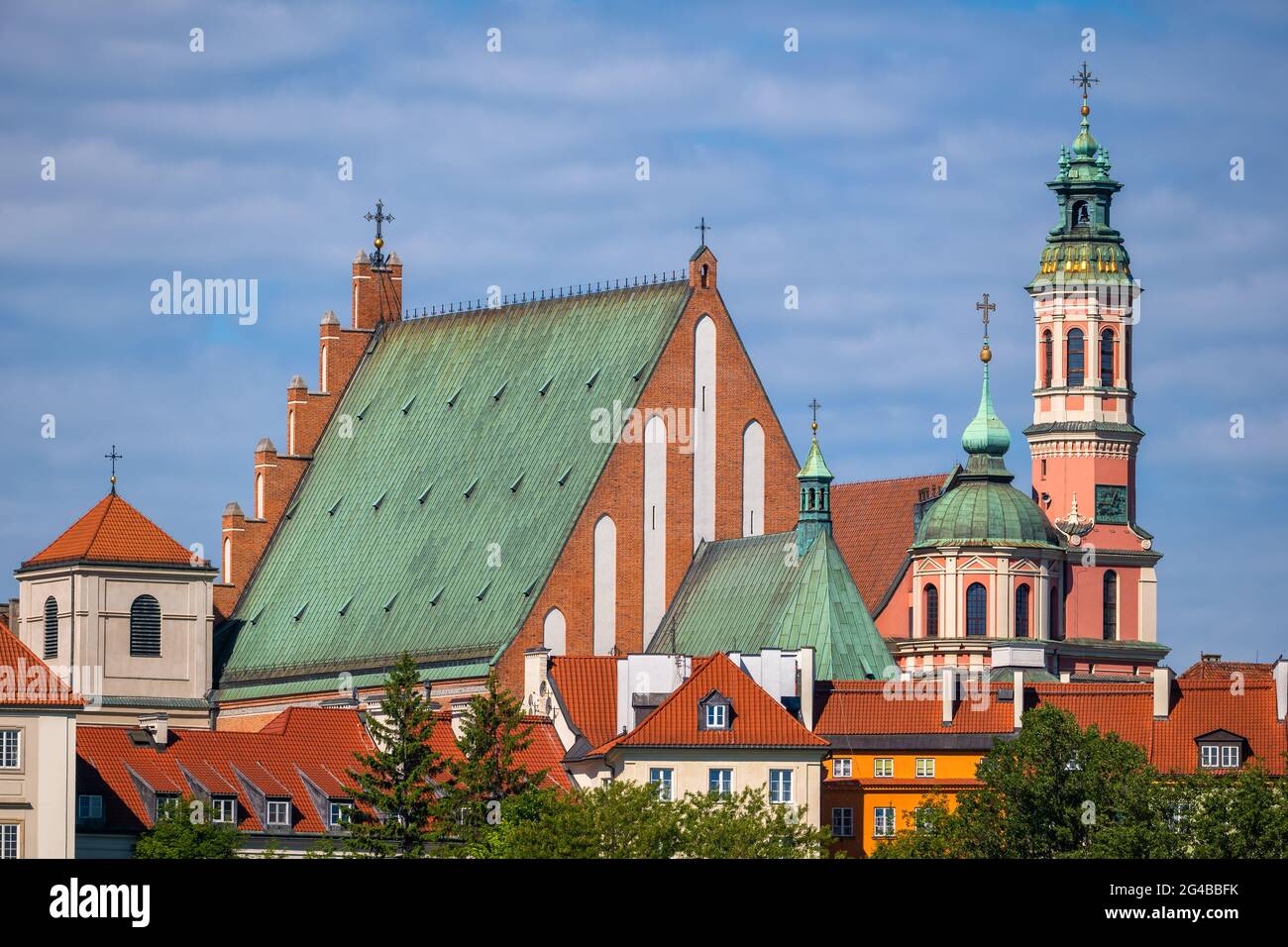 Cathédrale Saint-Jean et église jésuite dans la vieille ville de Varsovie en Pologne. Banque D'Images