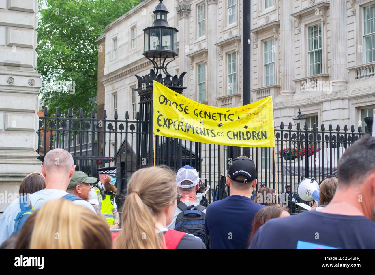 LONDRES, ANGLETERRE- 14 juin 2021 : manifestations anti-verrouillage protestant le jour où Boris Johnson a annoncé le retard dans l'assouplissement du confinement à Engl Banque D'Images