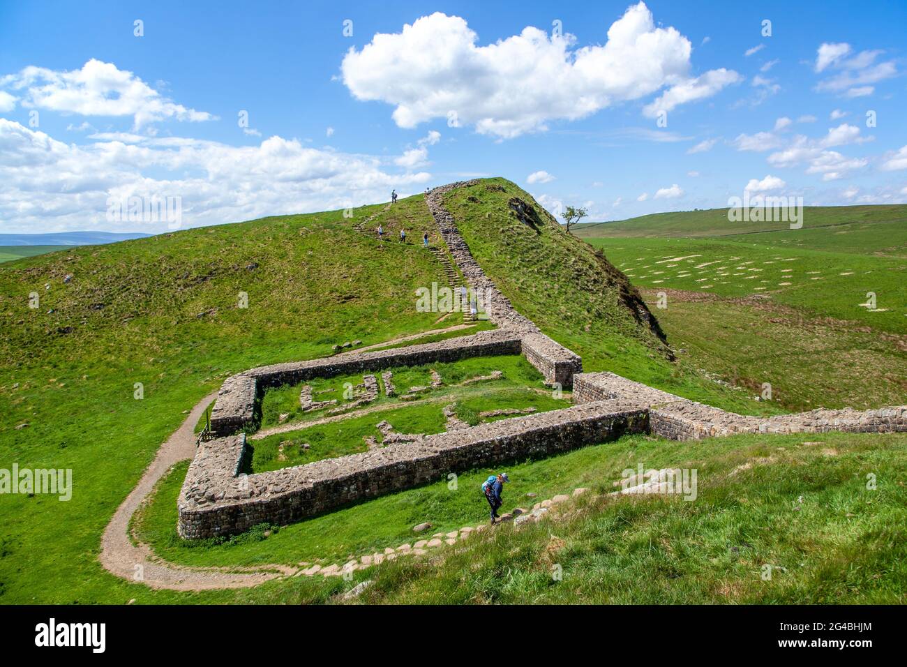 Milecastle 39 château nick, en regardant vers Peel des rochers sur le mur de l'Hadrien romain sentier national longue distance de chemin de pied dans Northumberland Angleterre Banque D'Images
