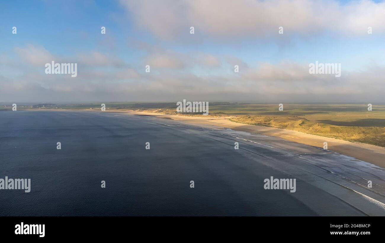 Une vue aérienne de Dunnet Beach près de Thurso sur la côte nord de l'Écosse, Royaume-Uni Banque D'Images