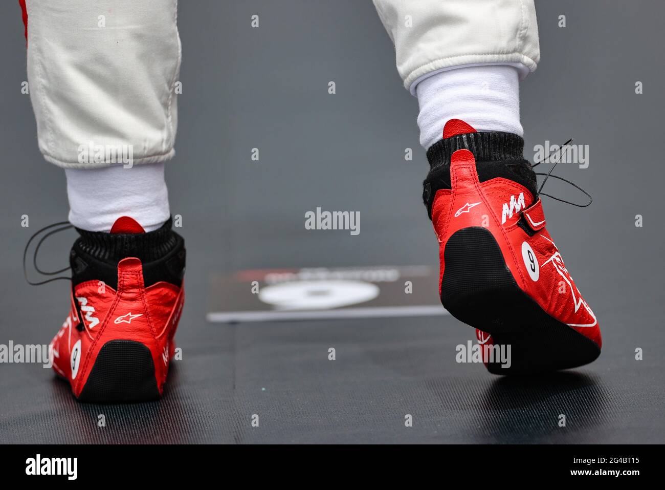Les bottes de course de Nikita Mazepin (RUS) Haas F1 Team sur la grille.  20.06.2021. Championnat du monde de Formule 1, Rd 7, Grand Prix de France,  Paul Ricard, France, Jour de