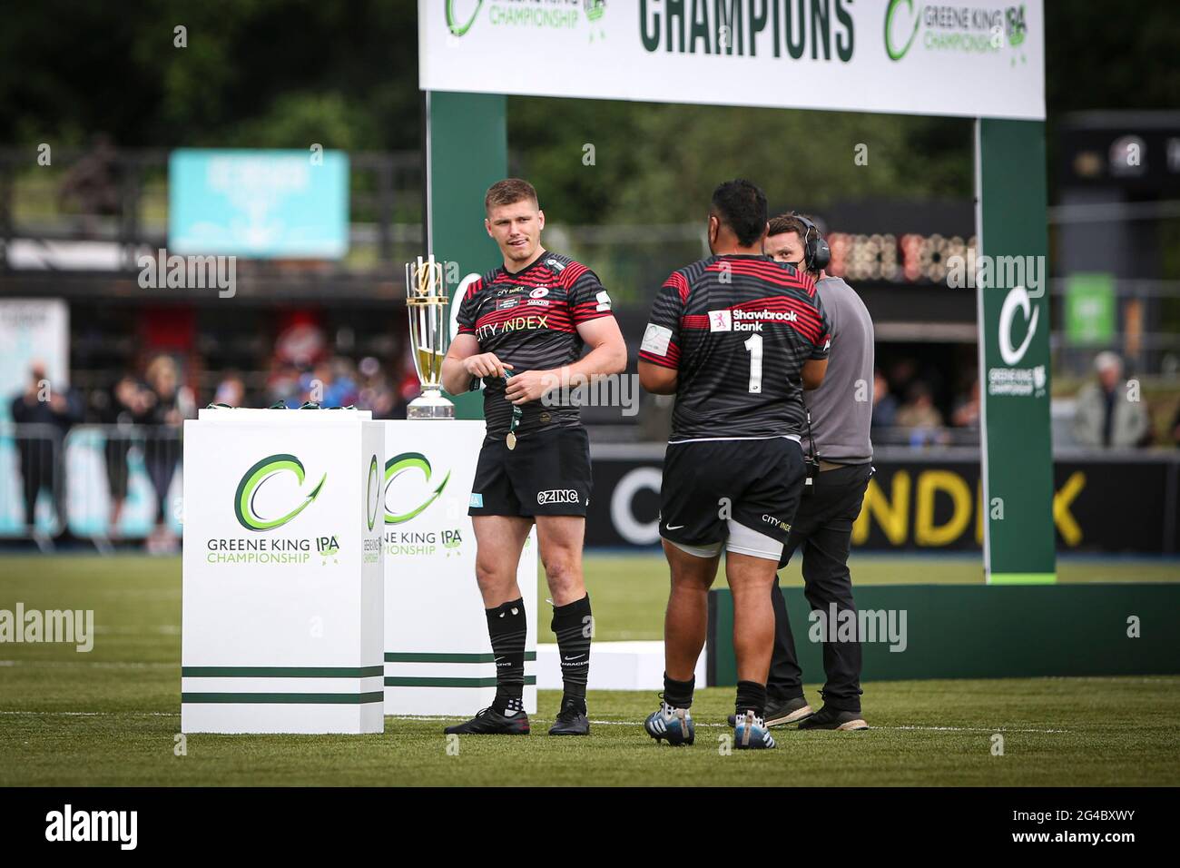 LONDRES, ROYAUME-UNI. 20 JUIN Owen Farrell avec sa médaille des gagnants lors du match de championnat Greene King IPA entre Saracens et Ealing Trailfinders à Allianz Park, Londres, le dimanche 20 juin 2021. (Credit: Tom West | MI News) Credit: MI News & Sport /Alay Live News Banque D'Images