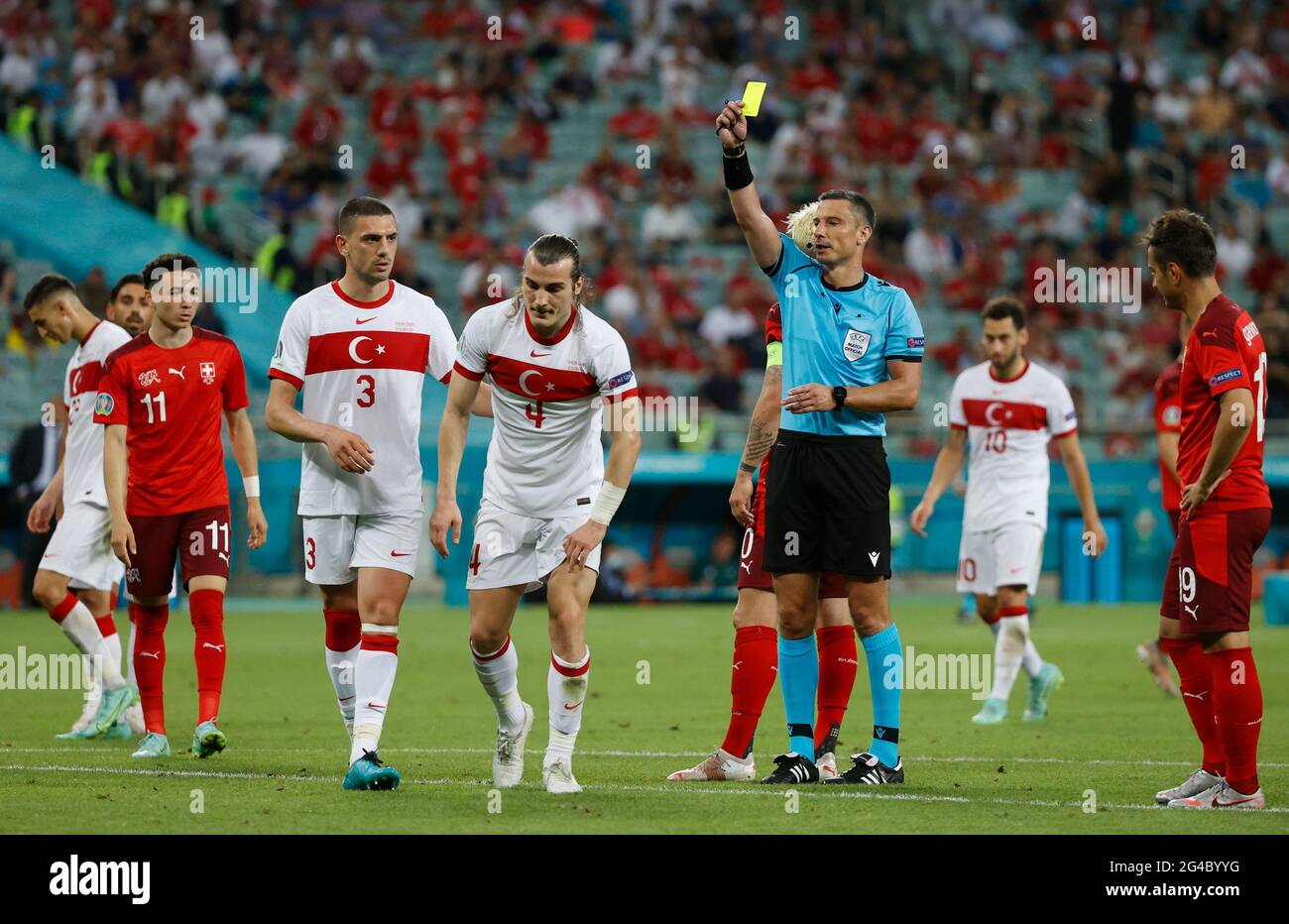 Football Football Euro Groupe A Suisse Turquie Stade Olympique De Bakou Bakou Azerbaidjan Juin 21 Le Turc Caglar Soyuncu Se Voit Attribuer Une Carte
